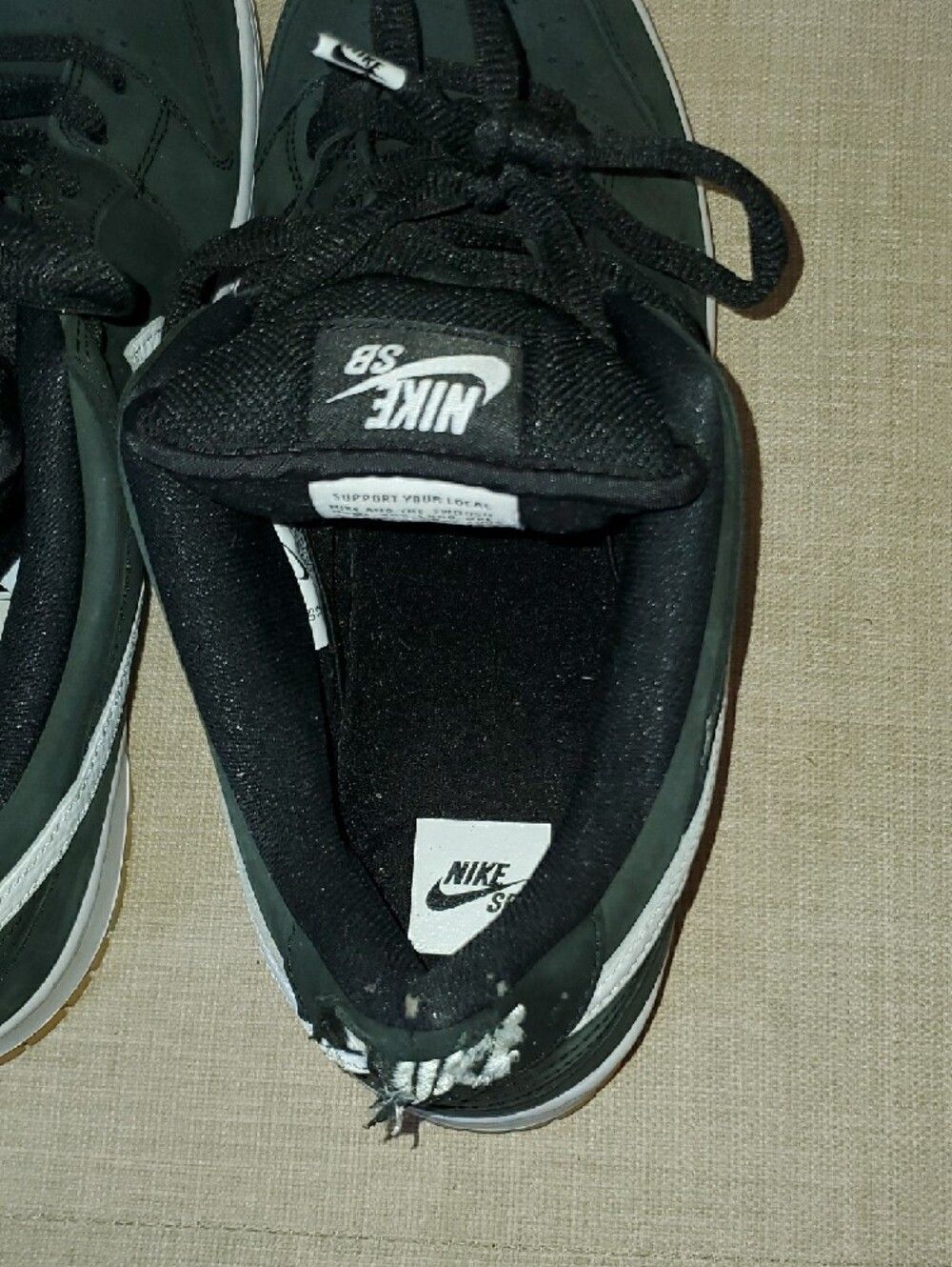 Nike Low-Top Sneakers in Black and White with Gum Outsole 12 - Picture 9 of 12